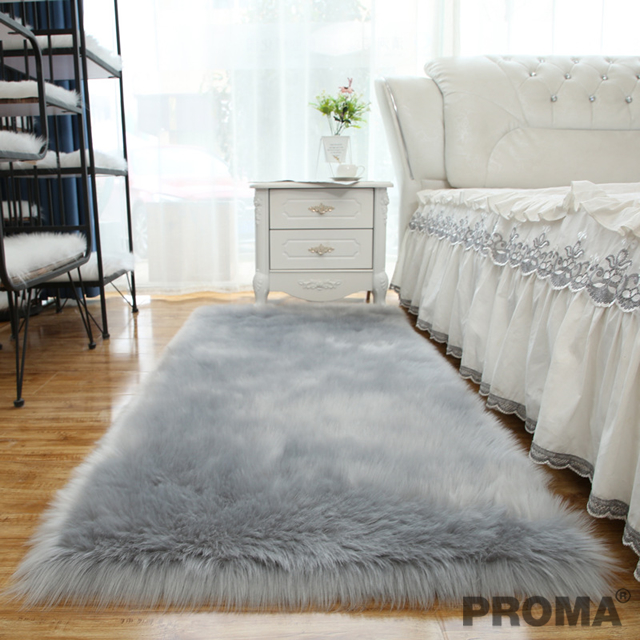 พรมขนสัตว์เทียมสีขาว พรมเช็ดเท้า พรมแต่งห้องนอน